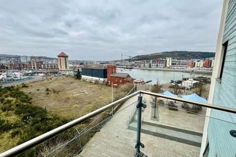 1 bedroom apartment for sale, Marina Villas Trawler Road, Marina, Swansea