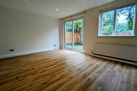 2 bedroom flat to rent, Birkbeck Grove, London, W3