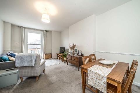 2 bedroom flat to rent, Bedford Road, London SW4