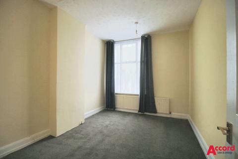 1 bedroom flat to rent, High Street, Hornchurch, RM11