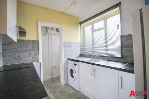 1 bedroom flat to rent, High Street, Hornchurch, RM11