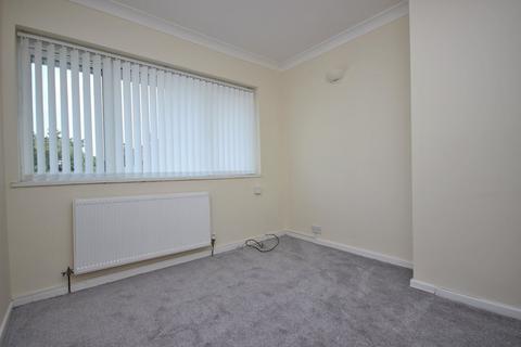 3 bedroom flat to rent, Warrington Road, Widnes, WA8