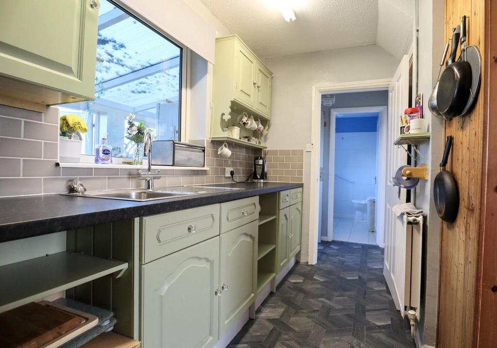 Kitchen (2).jpg