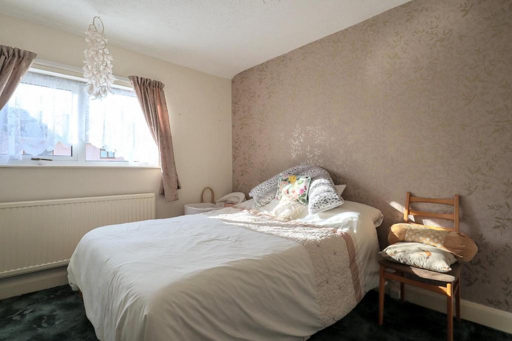 Bedroom 1 (2).jpg