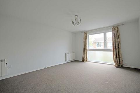 2 bedroom flat to rent, Oakley Close, Isleworth TW7