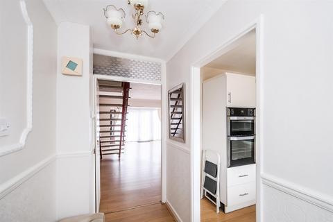 2 bedroom house for sale, Field Close, Chingford