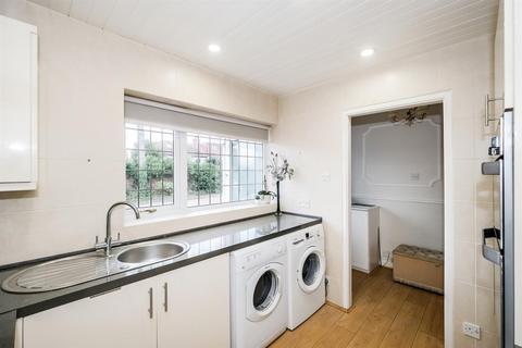 15 Field Close, London, E4 9DJ