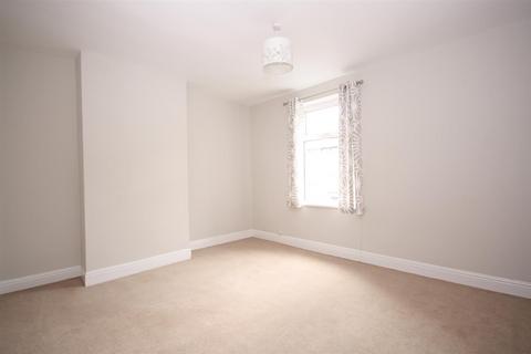 3 bedroom terraced house to rent, Rose Avenue, Horsforth, Leeds, UK, LS18