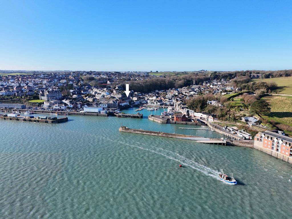 67acb1d0c88a6 Strand-House-White-Arrow-Padstow-Ha