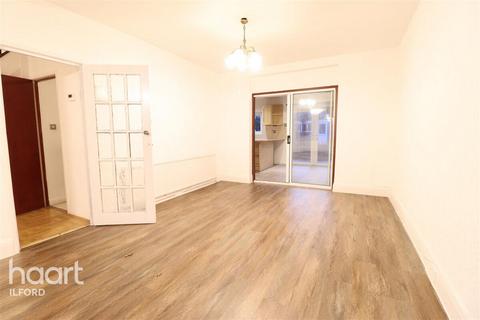 4 bedroom terraced house to rent, Ridgeway Gardens, ILFORD