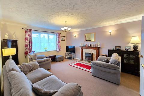 12 Baldwin Drive, Okehampton, EX20 1UH