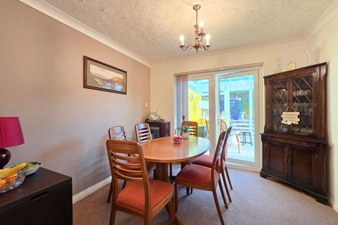 12 Baldwin Drive, Okehampton, EX20 1UH