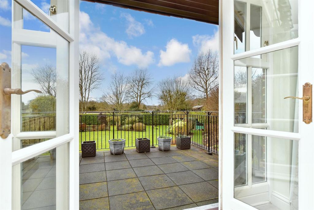 External Lifestyle Photograph