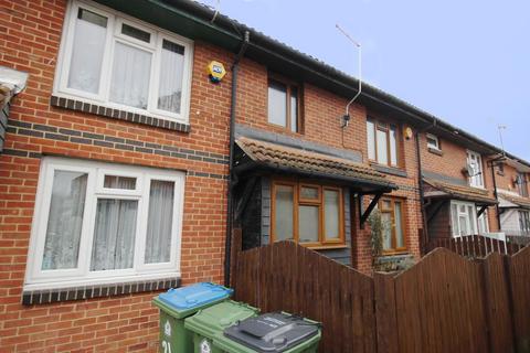 1 bedroom terraced house to rent, Hoveton Road , London, SE28 8LW