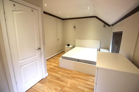 1 bedroom terraced house to rent, Hoveton Road , London, SE28 8LW