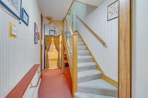 4 bedroom terraced house for sale, Edgefield Avenue, Barking, Essex