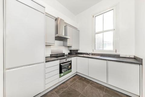 2 bedroom flat to rent, Heyford Avenue, London SW8