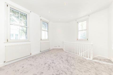 2 bedroom flat to rent, Heyford Avenue, London SW8