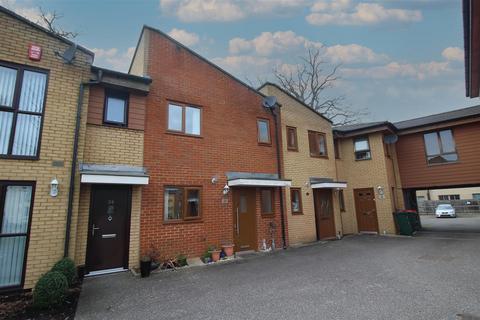 3 bedroom house to rent, Commonwealth Drive, Crawley