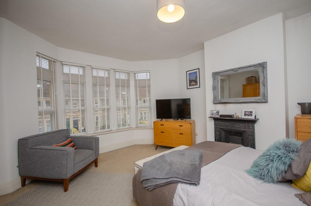 Bedroom 1.jpg