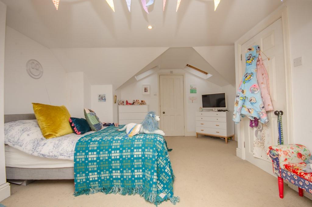 Bed 2 pic 2.jpg