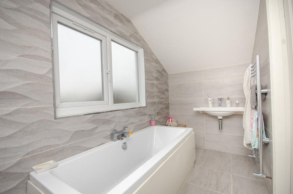 Ensuite bathroom.jpg
