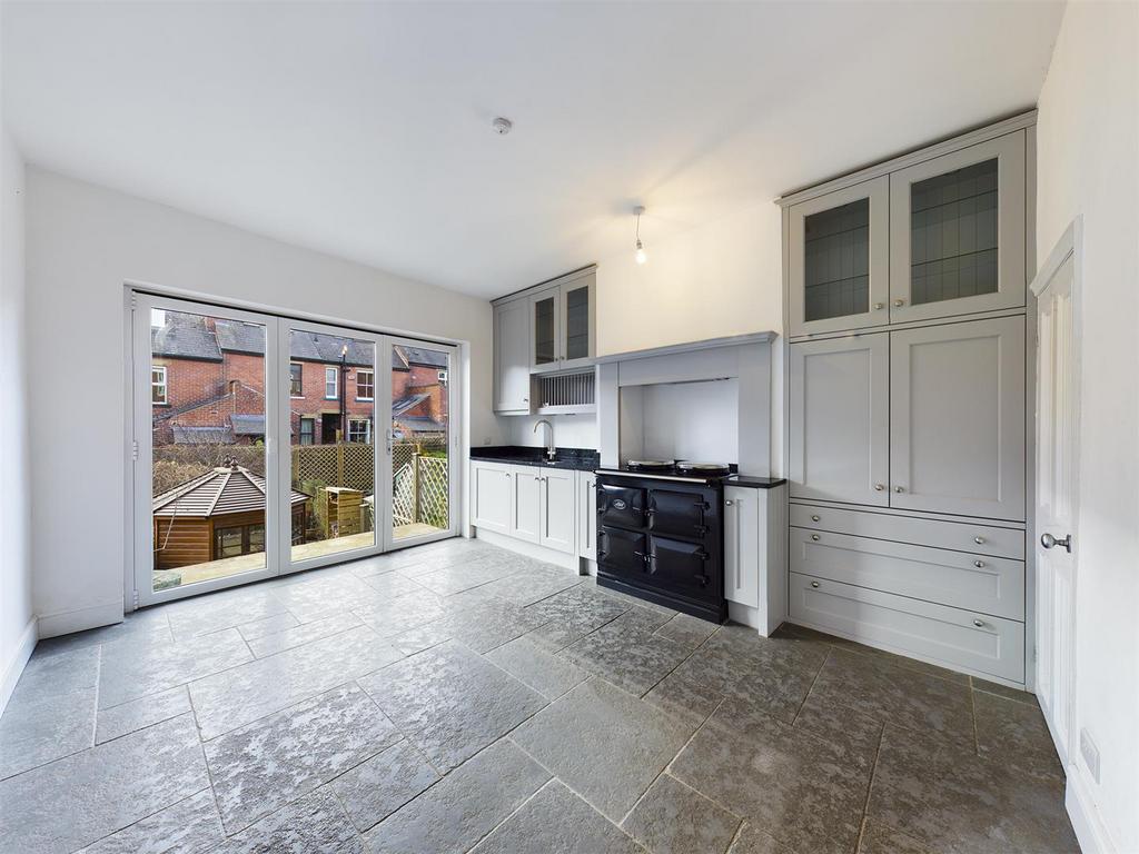 CAM00214 P1-PR0046-STILL01.jpg