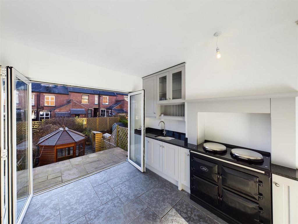 CAM00214 P1-PR0046-STILL18.jpg