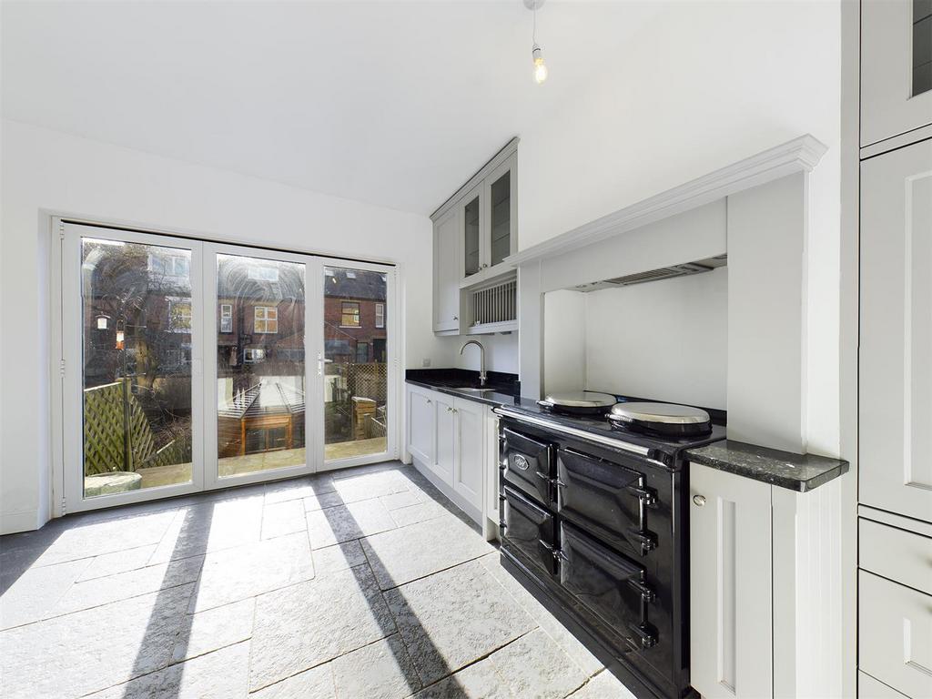 CAM00214 P1-PR0046-STILL05.jpg