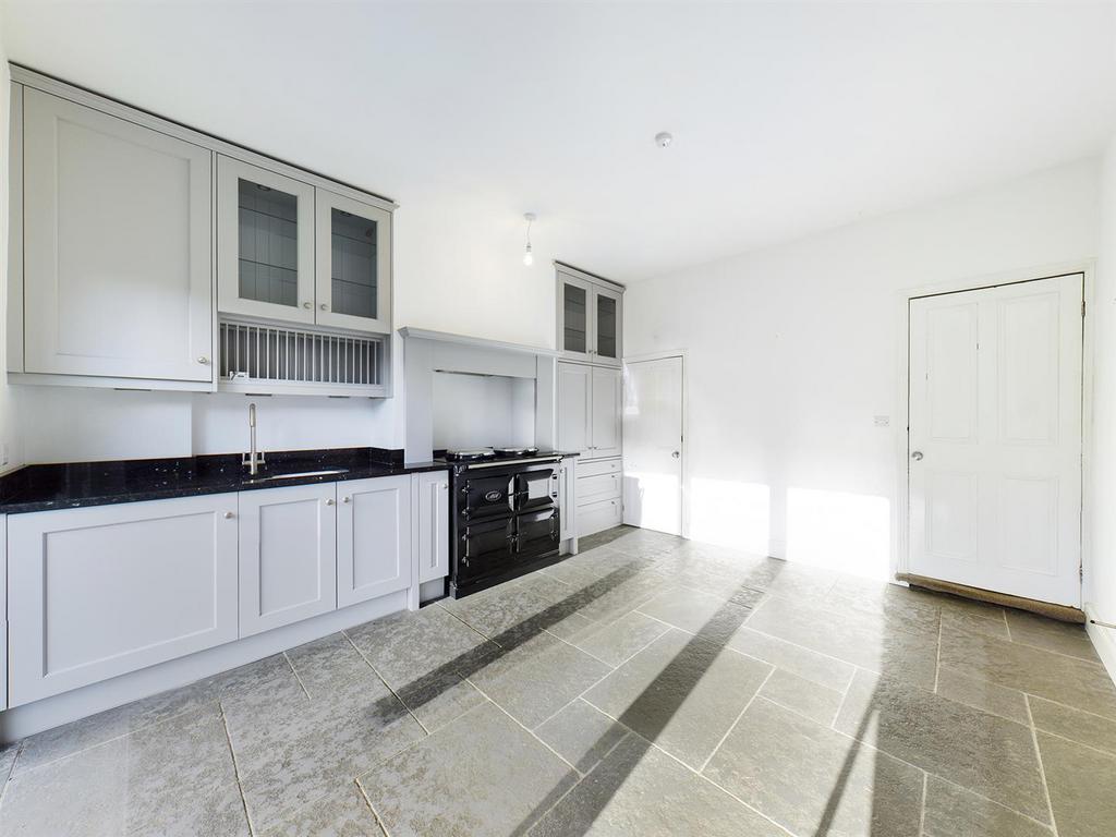 CAM00214 P1-PR0046-STILL04.jpg