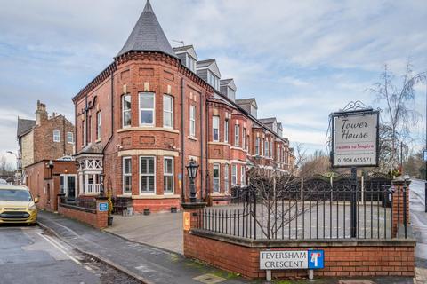 8 bedroom end of terrace house for sale, Feversham Crescent, York