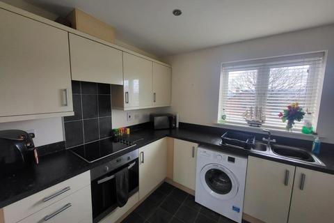 2 bedroom flat to rent, Marshall Crescent, Stourbridge