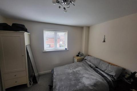 2 bedroom flat to rent, Marshall Crescent, Stourbridge