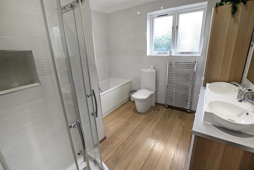 Bathroom/Shower/WC