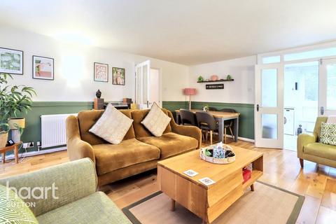 2 bedroom apartment for sale, Basinghall Gardens, Sutton