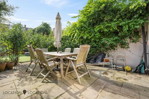 59 Walford Road, London, N16 8EF