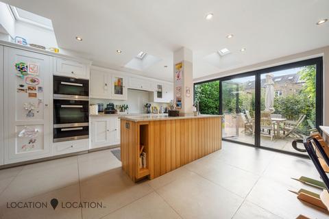 59 Walford Road, London, N16 8EF