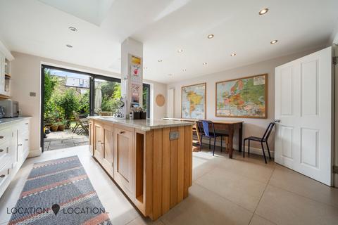 59 Walford Road, London, N16 8EF