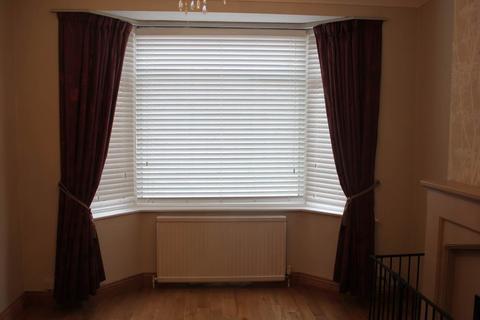 3 bedroom house to rent, Knightsbridge Gardens, Romford, Essex