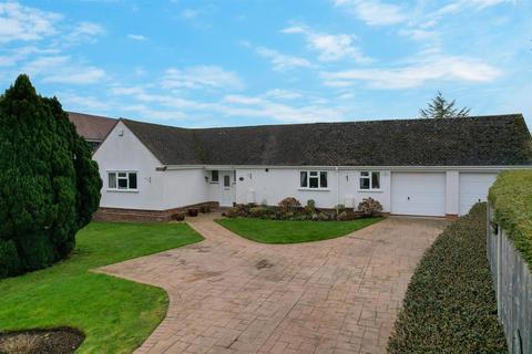 4 bedroom detached bungalow for sale, Bearley Road, Snitterfield, Stratford-Upon-Avon