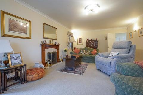 4 bedroom detached bungalow for sale, Bearley Road, Snitterfield, Stratford-Upon-Avon