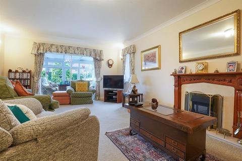 4 bedroom detached bungalow for sale, Bearley Road, Snitterfield, Stratford-Upon-Avon