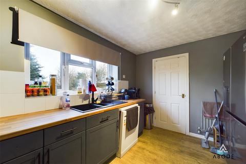 4 bedroom detached house for sale, Kinver Road, Burton-On-Trent DE15