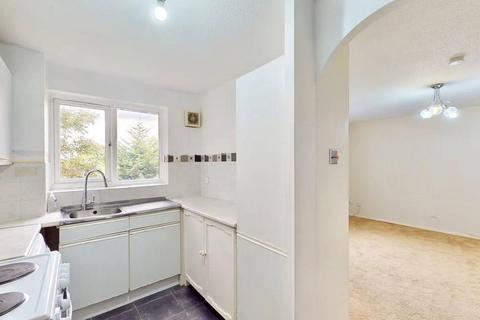 2 bedroom flat for sale, Greenford, UB6