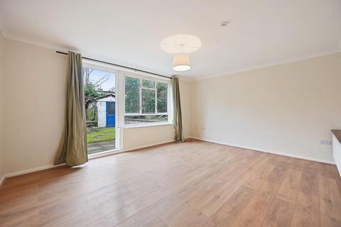 3 bedroom flat to rent, Park Road North, Acton