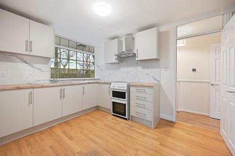 3 bedroom flat to rent, Park Road North, Acton