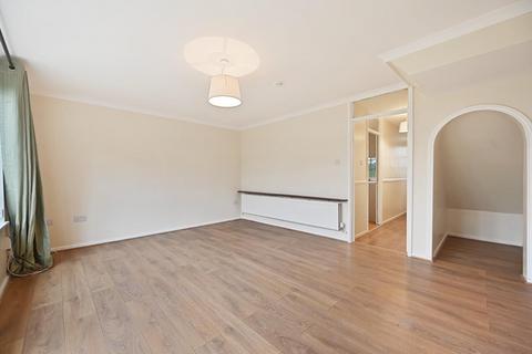 3 bedroom flat to rent, Park Road North, Acton