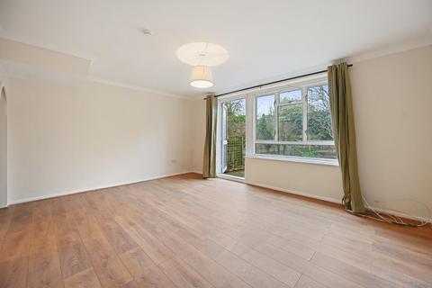 3 bedroom flat to rent, Park Road North, Acton