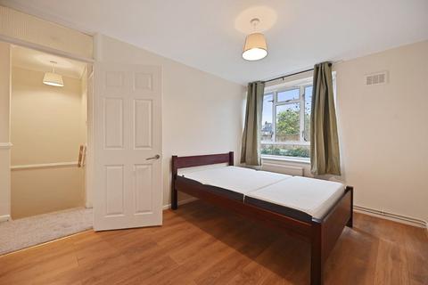 3 bedroom flat to rent, Park Road North, Acton