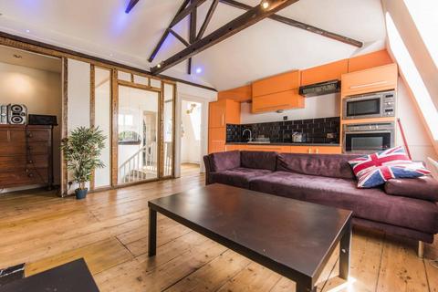 1 bedroom flat to rent, Clapham Common South Side, London SW4